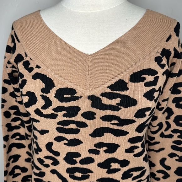 NWT Guess off the shoulder Leopard sweater Size Medium - Picture 2 of 12